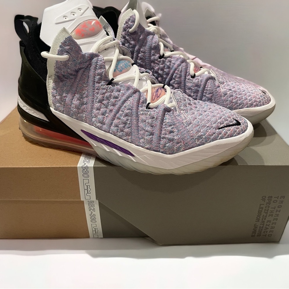 Lebron 18 Graffiti Sneaker